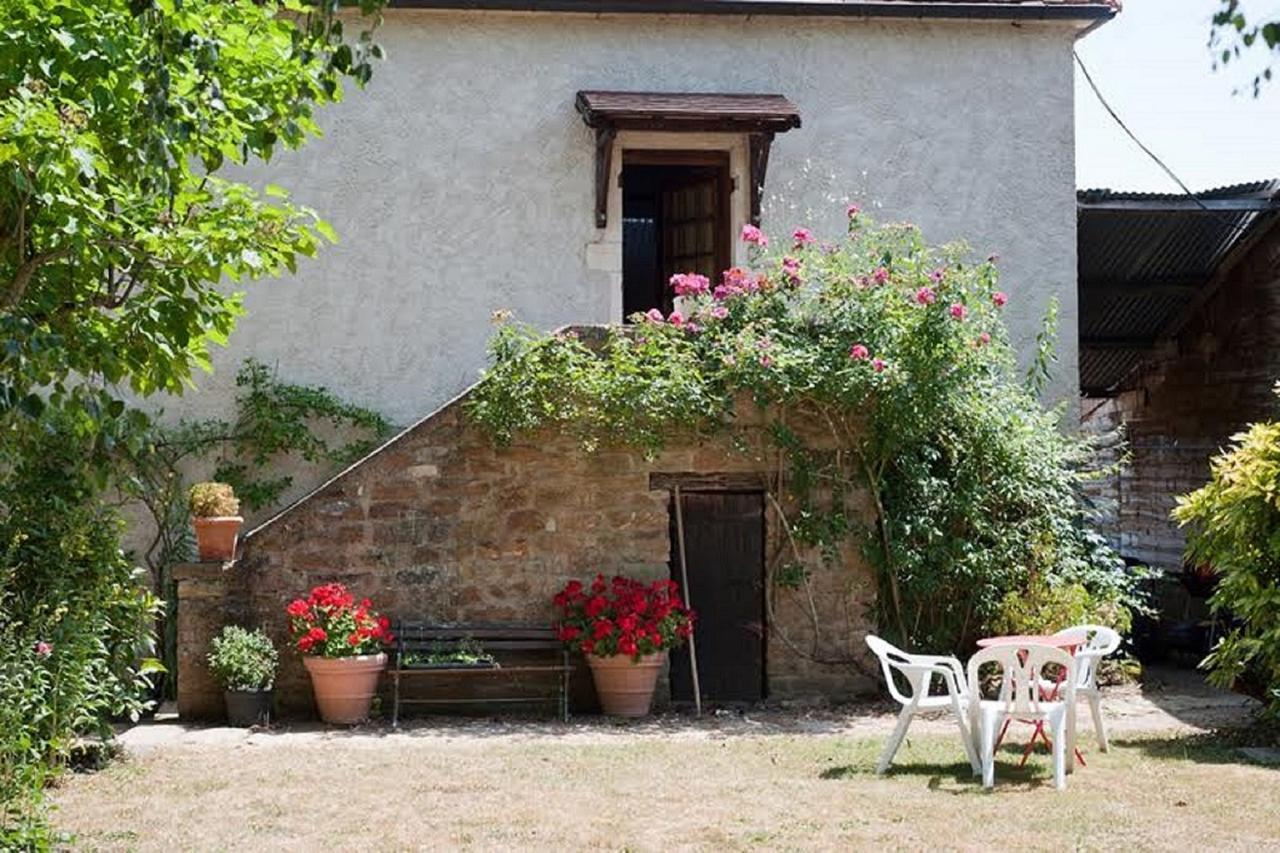 Bed and Breakfast Chez Camille Etrigny Экстерьер фото
