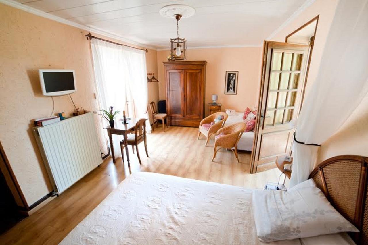 Bed and Breakfast Chez Camille Etrigny Экстерьер фото