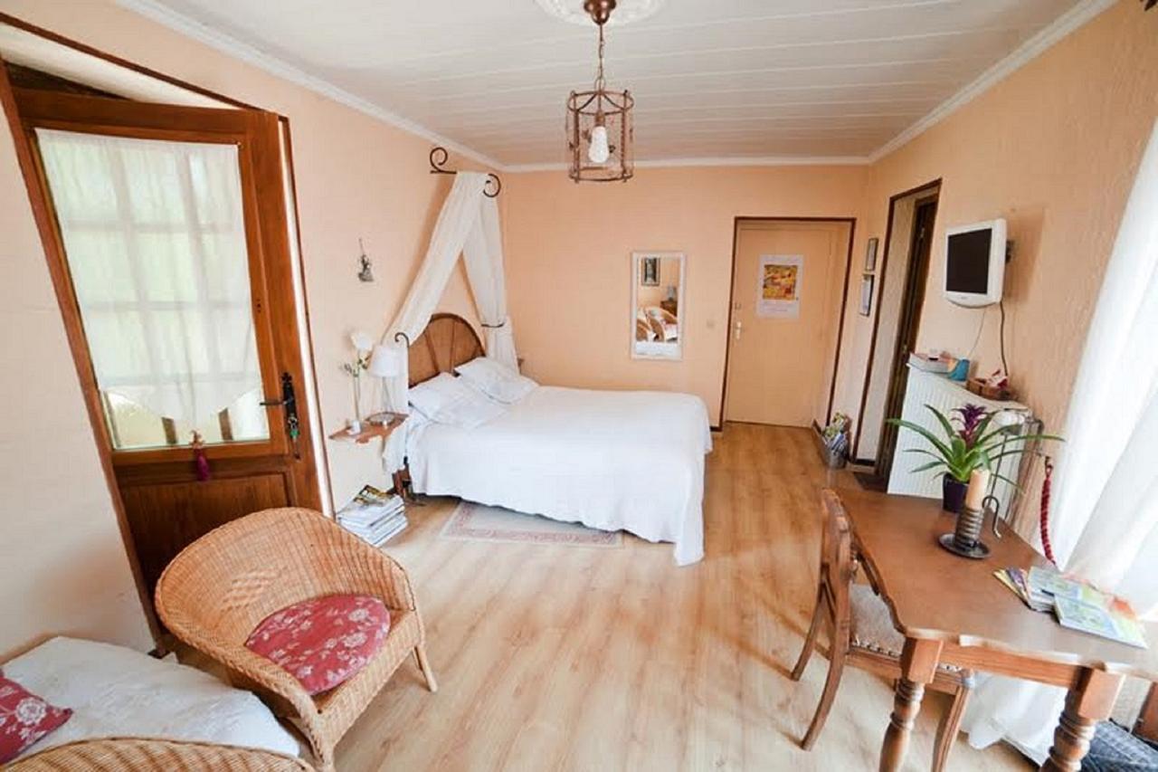 Bed and Breakfast Chez Camille Etrigny Экстерьер фото